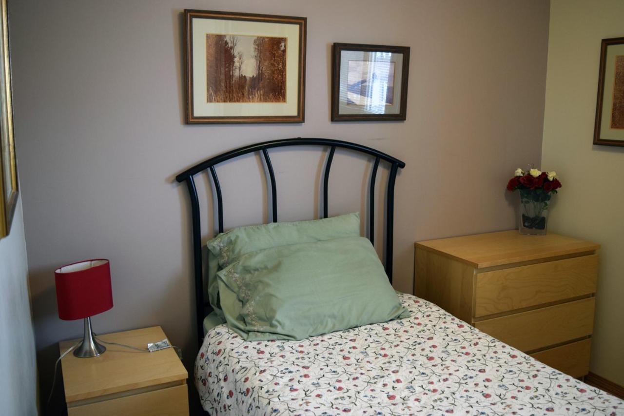 The Dewberry Homestay B&B Edmonton Luaran gambar
