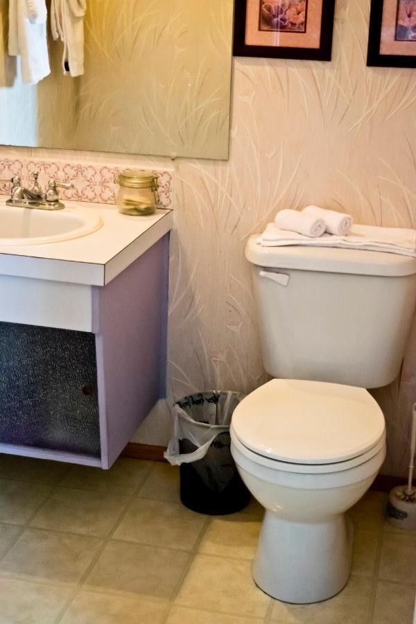 The Dewberry Homestay B&B Edmonton Luaran gambar
